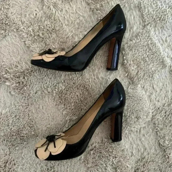 KATE SPADE Zaria Black Patent Leather Flower Pumps - Picture 8 of 9